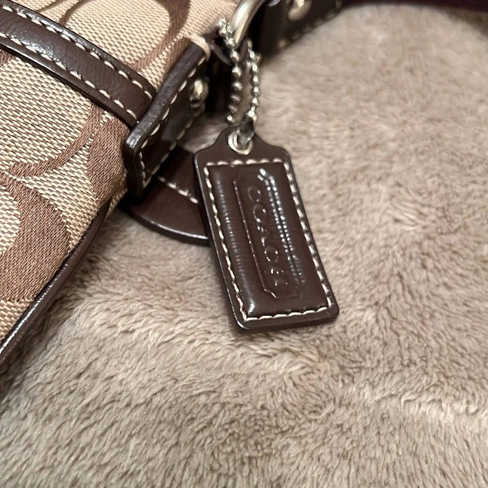 Like new COACH Cross Body Bag. Used once, no tears or stains. - Picture 7 of 11